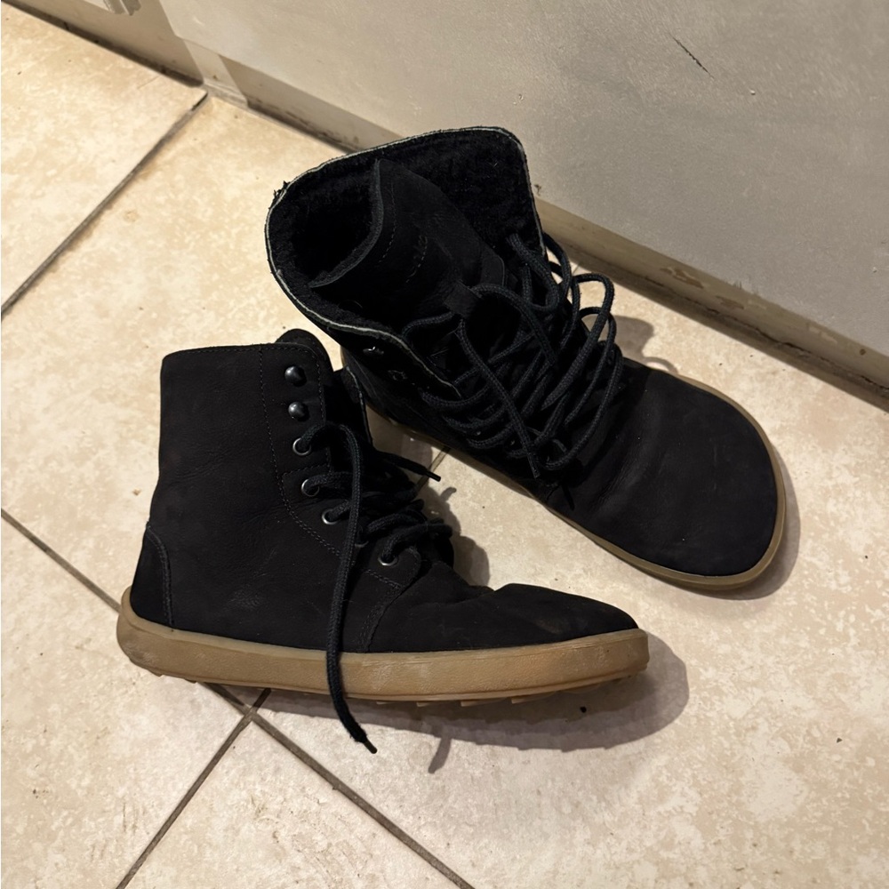 Be lenka winter boots like uggs size 39 or 8 merino wool barefoot